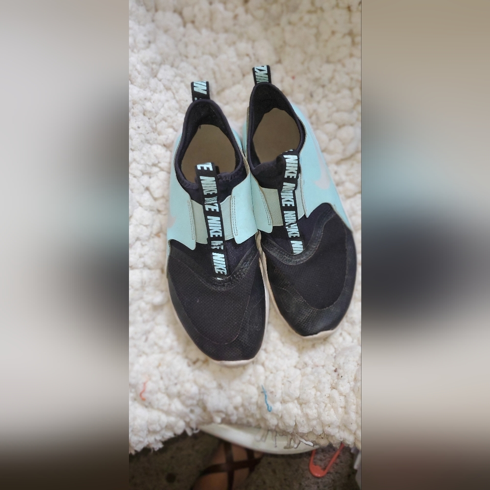 5Y Nike sneakers